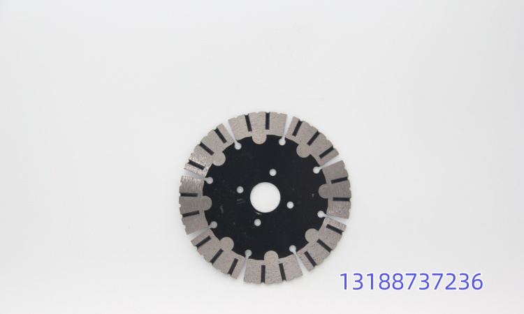 Diamond saw blade professional cutting demonstration