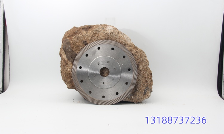 Different types of diamond saw blades for various materials